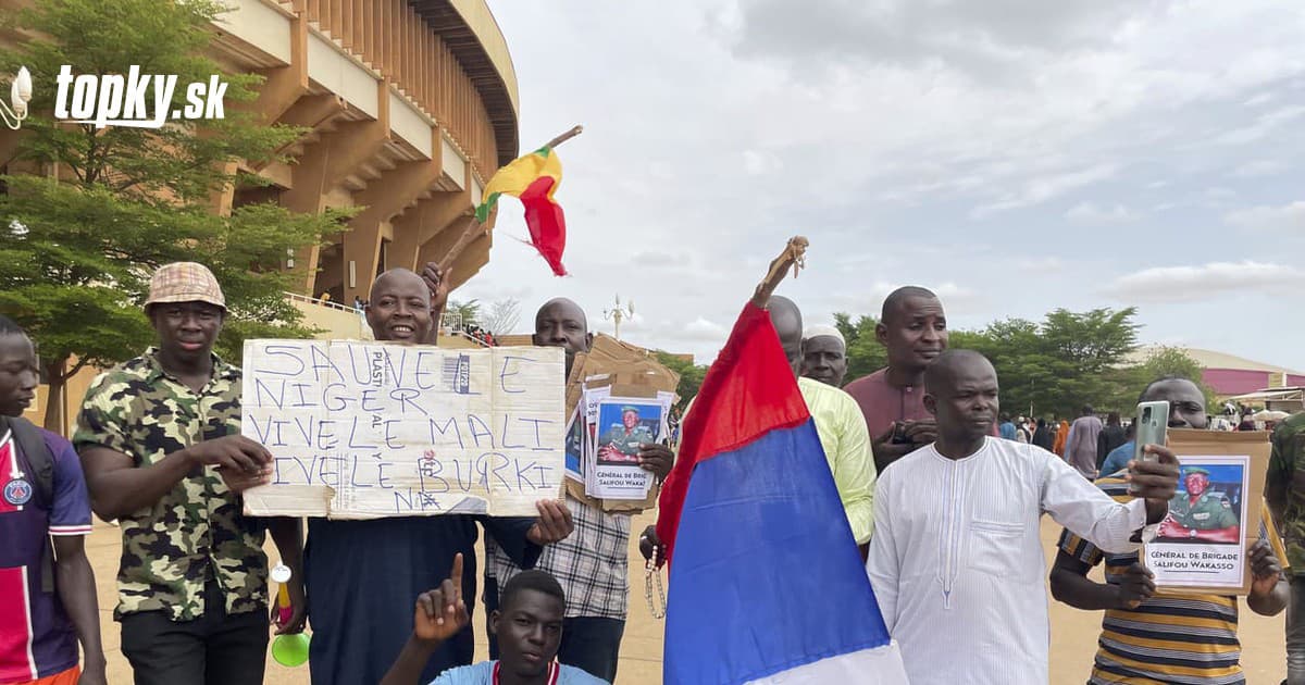 La contestation ne s’arrête pas : des milliers de personnes au Niger manifestent à nouveau pour le départ des militaires français