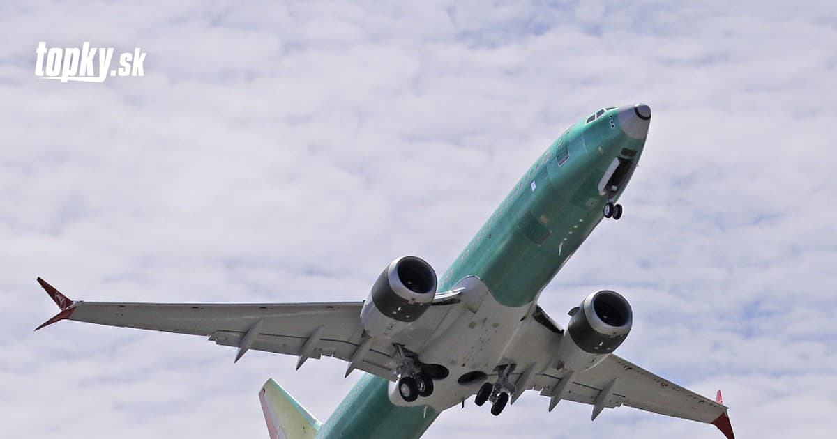 Palubná dráma: Boeing 737 MAX sa počas letu dostal do vážnych problémov