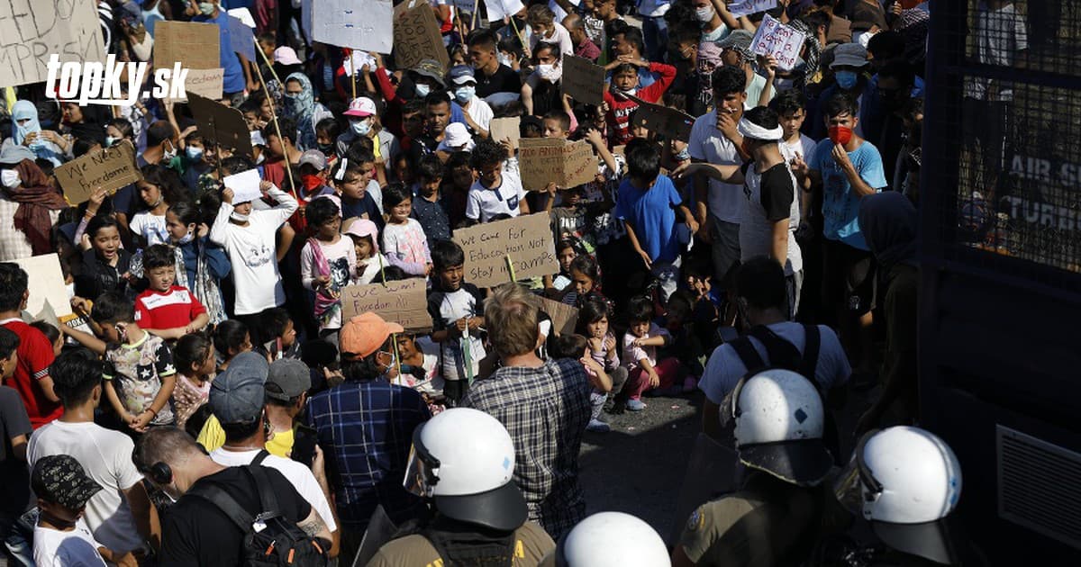 Photo of Grécka polícia rázne zakročila: Proti protestujúcim migrantom na Lesbos použila slzný plyn
