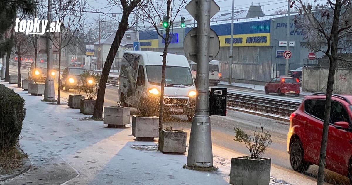 Prvý sneh v Bratislave!  Foto: Situáciu v oblasti komplikuje aj mrznúci dážď: Vodiči dávajú pozor na sneh
